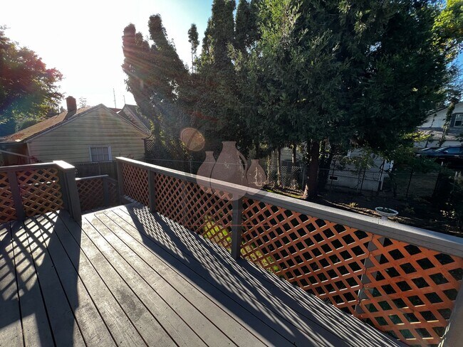 Building Photo - Adorable Historical Home