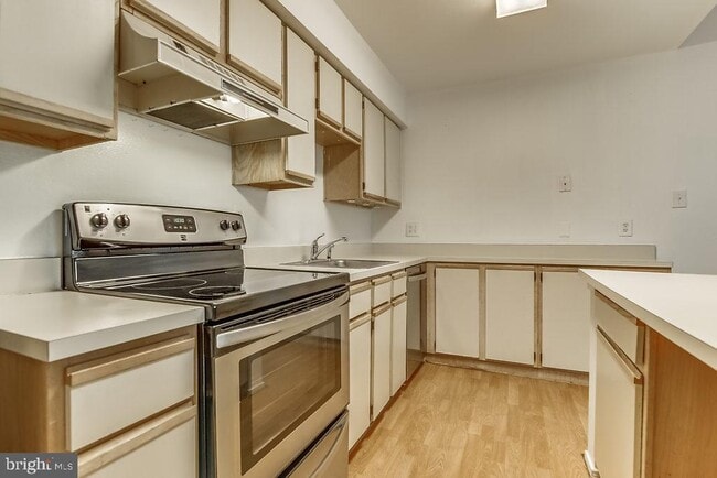 Building Photo - 3305 Wyndham Cir