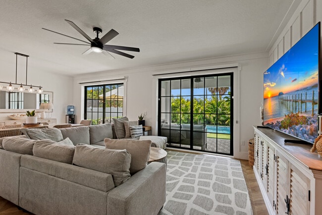 Living areas out to the pool - 3224 S East Ave