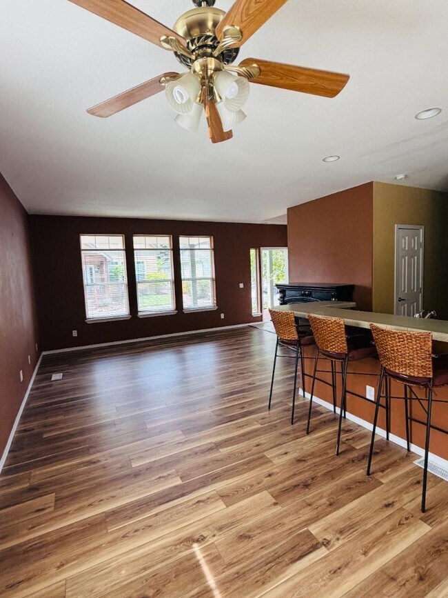 Building Photo - 558 N Tam Rim Dr