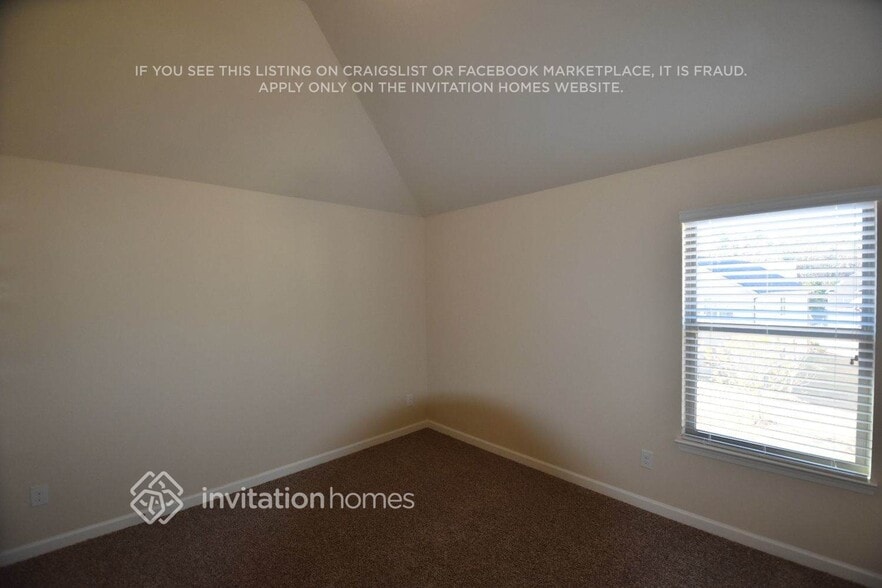 Building Photo - 2813 Birmingham Dr