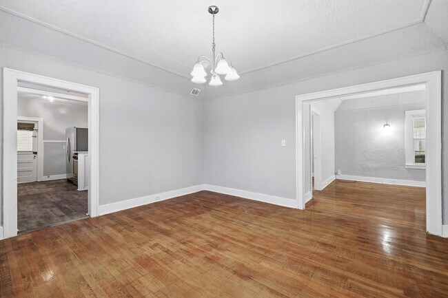 Building Photo - 527 Fulton Ave