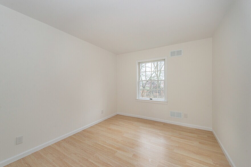 Building Photo - 70 Harristown Rd