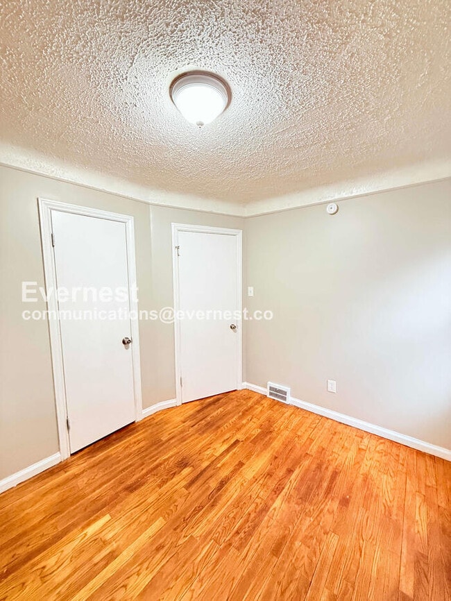 Building Photo - 11009 Roxbury St