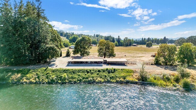 Building Photo - 39601 Santiam Bluffs Rd NE