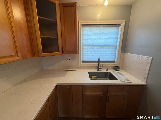 Building Photo - 11 Camelot Dr