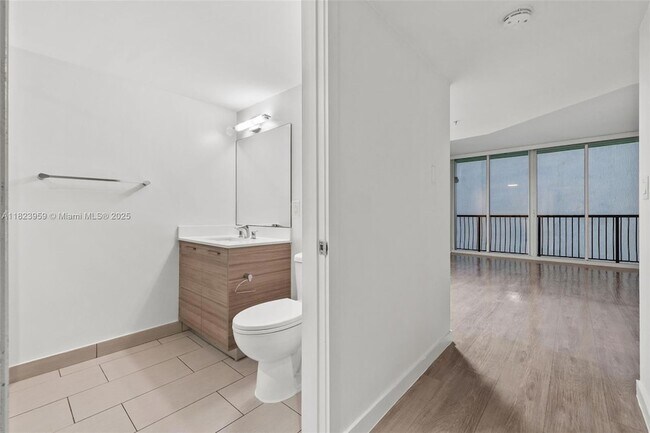 Building Photo - 1756 N Bayshore Dr