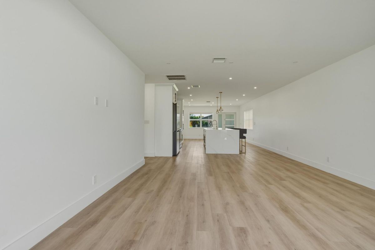 Building Photo - 461 SW 1st St