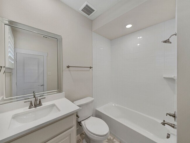 Building Photo - 917 Emerling Dr