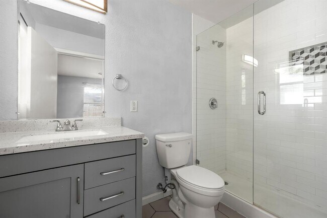Building Photo - 11702 Oak Trail