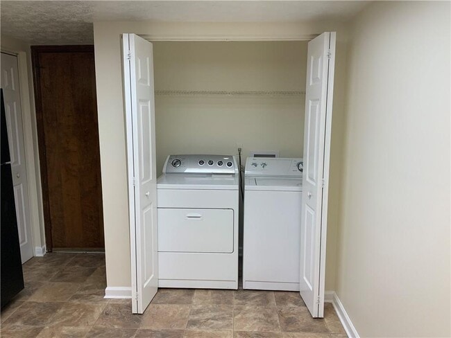 Building Photo - 4167 Oak Ferry Dr NE