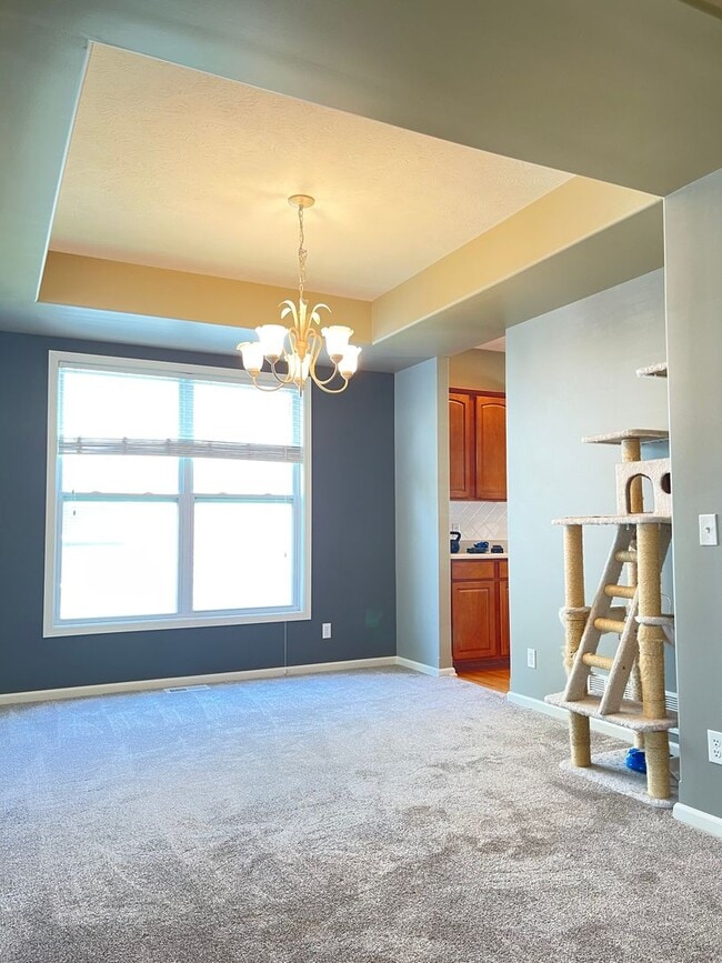 Building Photo - Beautiful 4 bed 2.5 bath 3000+sq ft