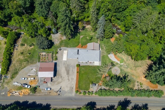 Building Photo - Rare Home on Creek Front Property!