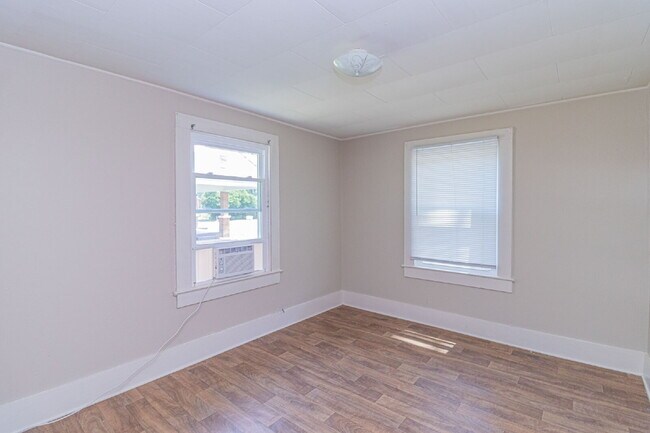 Building Photo - Spacious & Charming Home in Goldsboro - Excellent Wayne Memorial Drive Location!