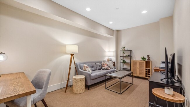 Building Photo - Modernly Elegant Townhome w/ 2 Primary Sui...