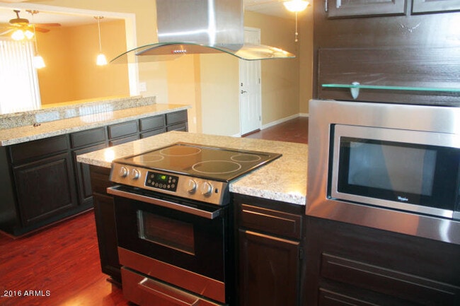 Building Photo - 8636 E Dianna Dr