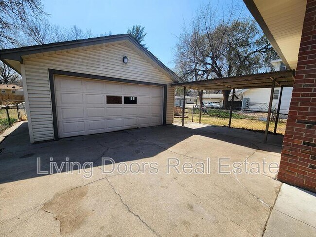 Building Photo - 5725 Hartley St