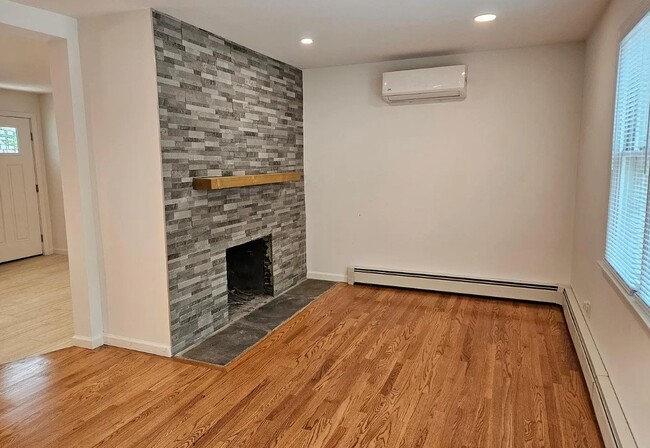 Building Photo - 31 Lakeview Rd