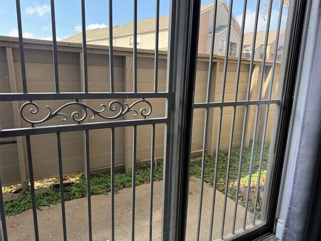 Building Photo - 6701 Sands Point Dr