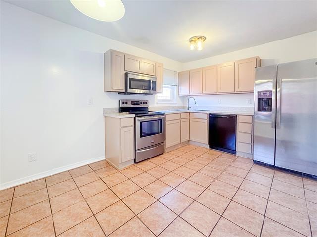 Building Photo - 3411 Briaroaks Dr