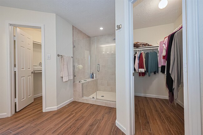 Building Photo - 14811 El Miranda Dr