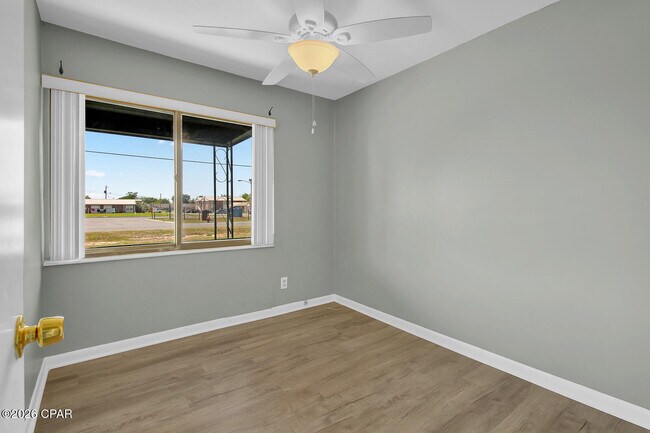 Building Photo - 922 Everitt Ave