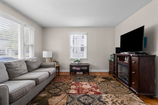 Building Photo - 214 Country Rd