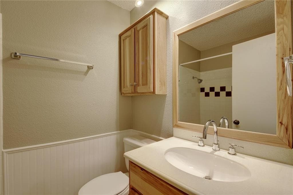 Master Bathroom - 11202 Brushy Glen Dr