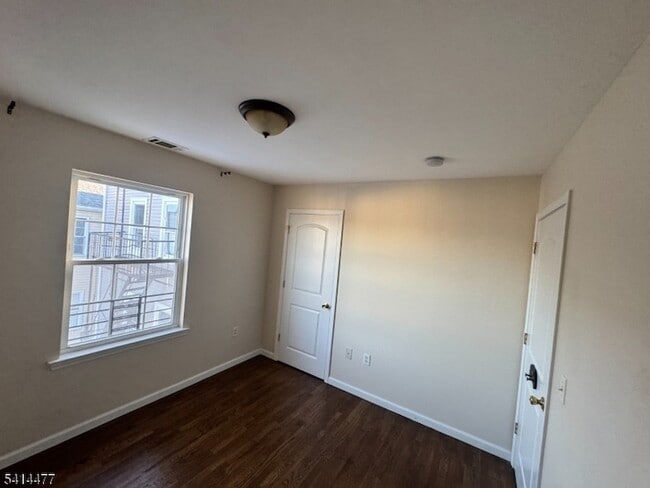 Building Photo - 83 Broadway