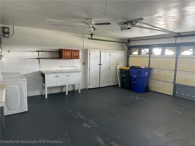 Building Photo - 2531 N Orangewood St