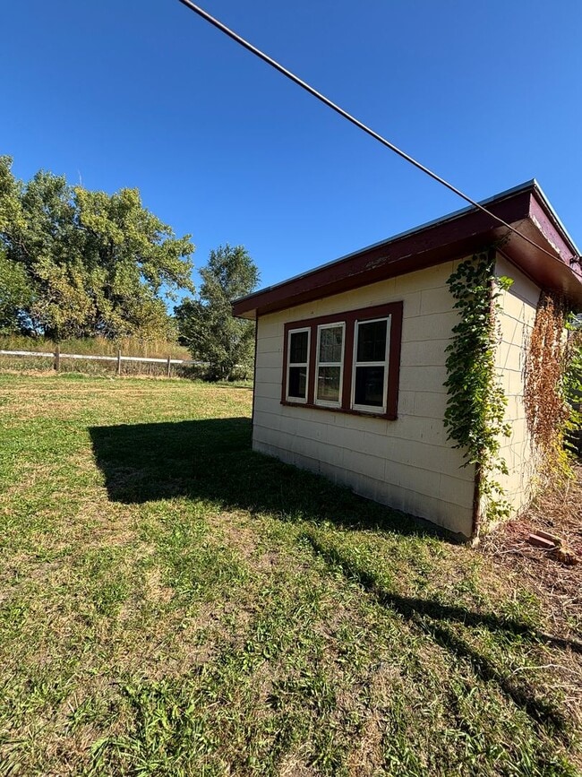 Building Photo - 2 Bedroom, 1 bonus room, and 2 bathroom house