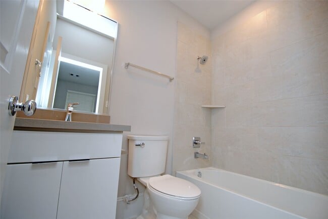 Building Photo - 1270 N Post Oak Rd