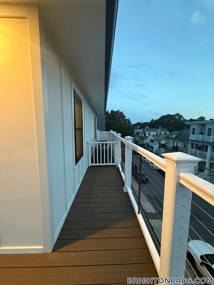 Building Photo - 35 Hunnewell Ave