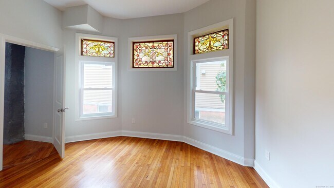 Building Photo - 544 Whitney Ave