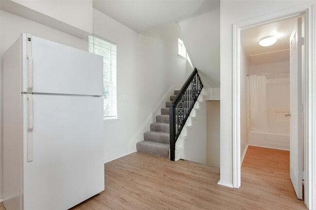 Building Photo - 4713 Virginia Ave
