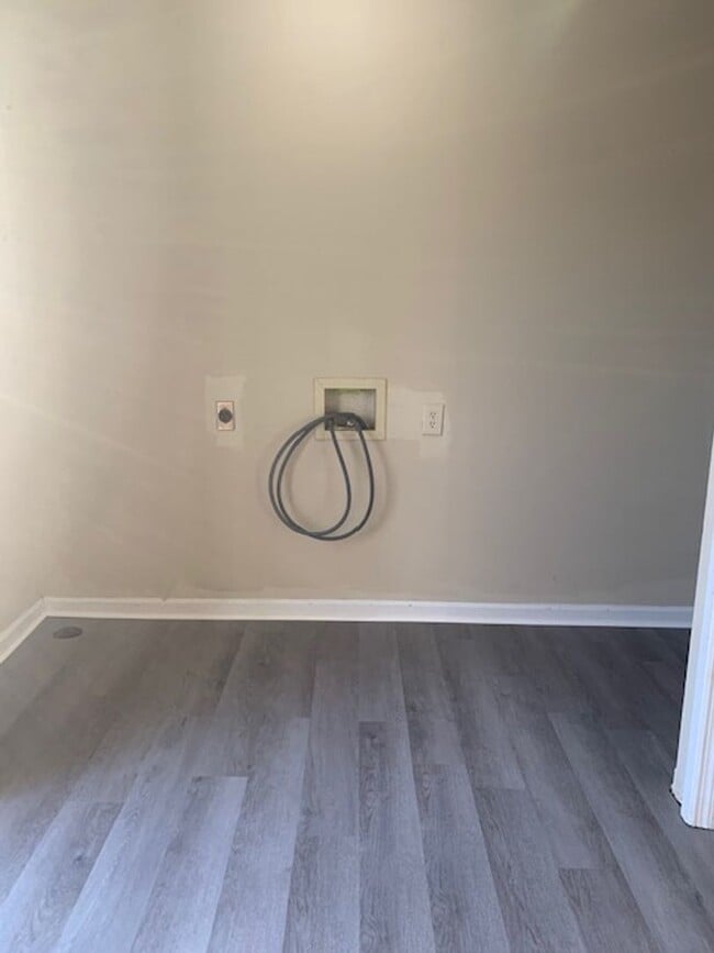 Building Photo - 112 Floyd Ct