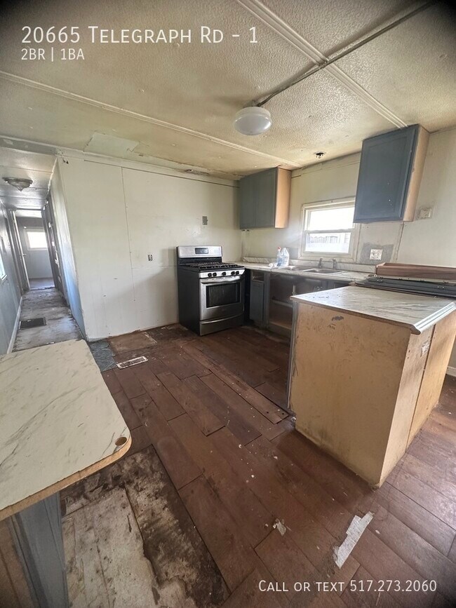 Building Photo - 2 BED 1 BATH HANDYMAN SPECIAL MOBILE HOME