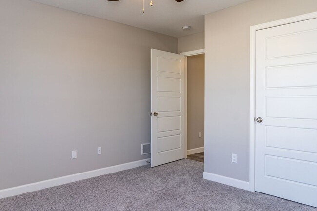 Building Photo - 4820 Valley Forge Cir