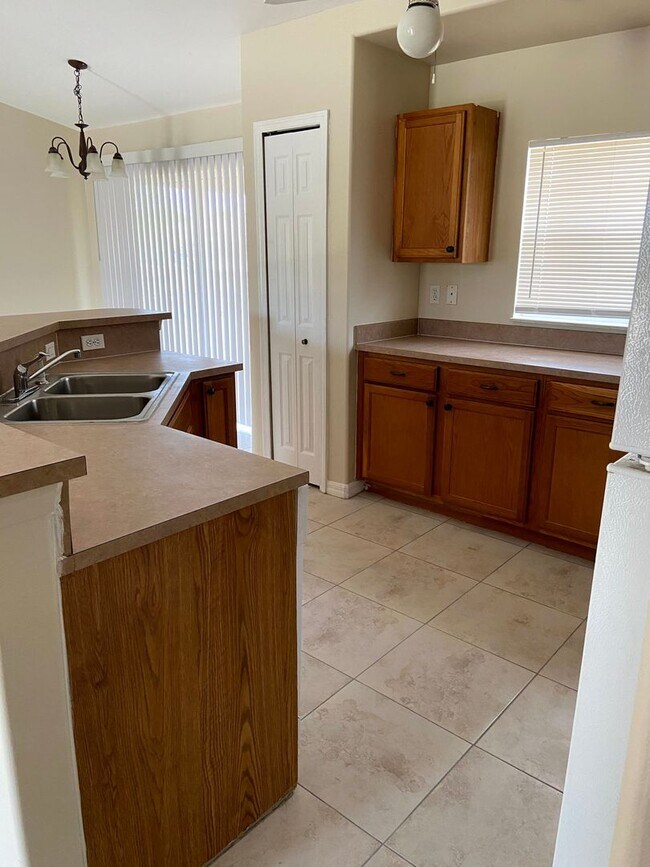 Building Photo - 3302 7th St W