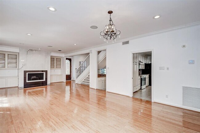 Building Photo - 201 Vanderpool Ln