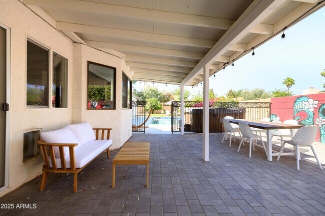 Building Photo - 5226 E Kathleen Rd