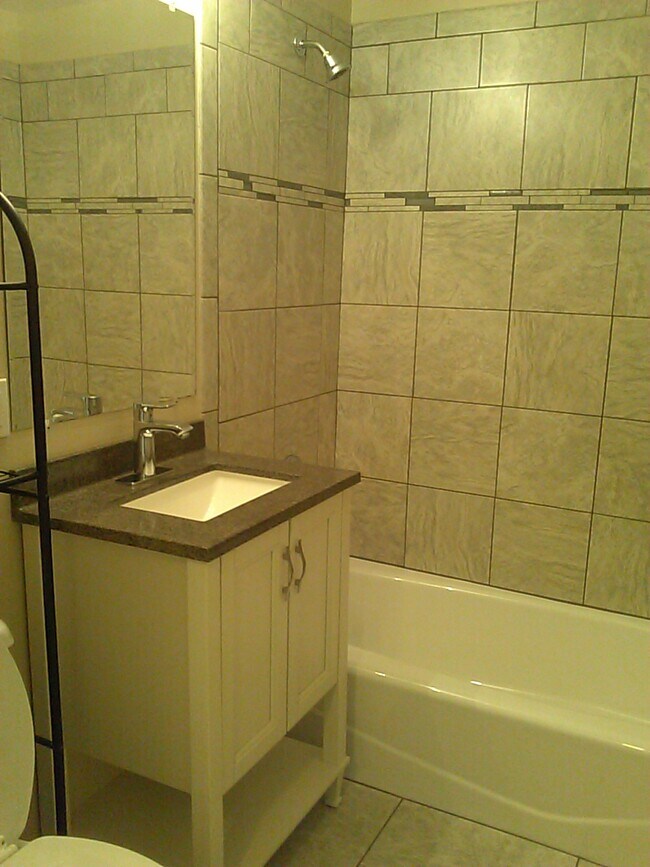 Building Photo - 1211 W Dalke Ave