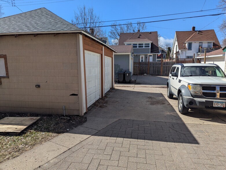 Parking - 3128 10th Ave S