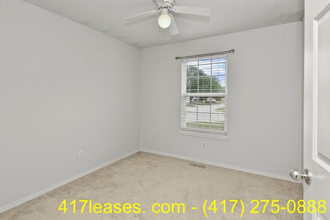 Building Photo - 834 S Duke Ave