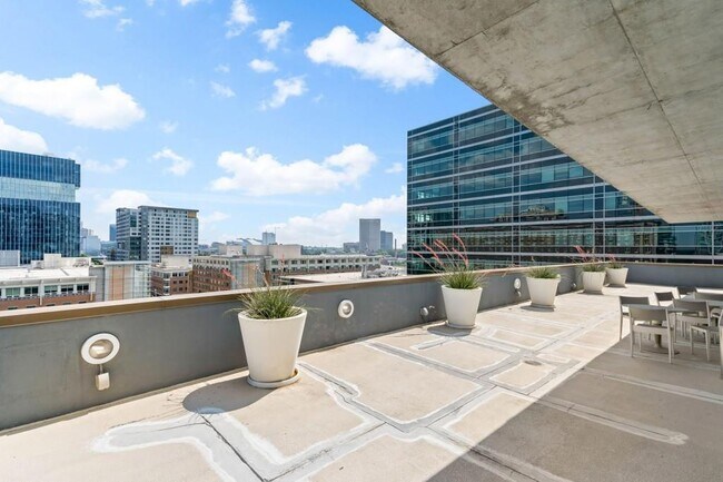 Building Photo - 845 Spring St NW