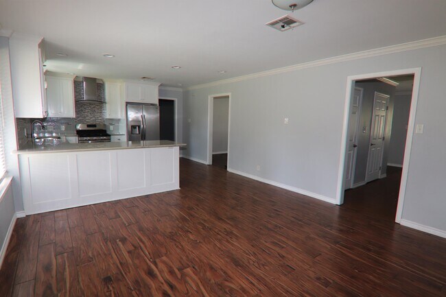 Building Photo - 13325 Blackgum St