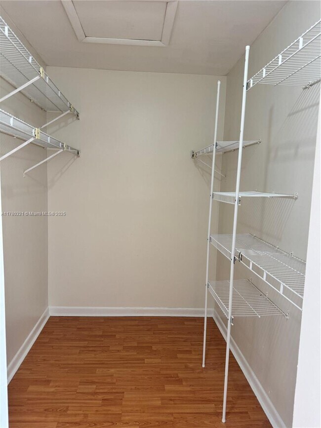 Building Photo - 3 bedroom in North Miami Beach FL 33181