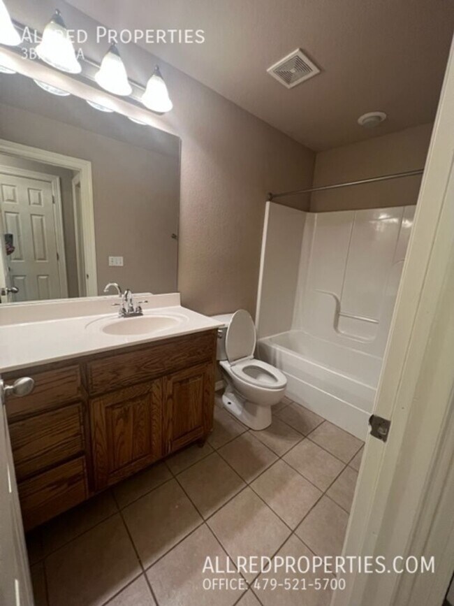 Building Photo - Gorgeous Single Family Home Off Of Mount C...