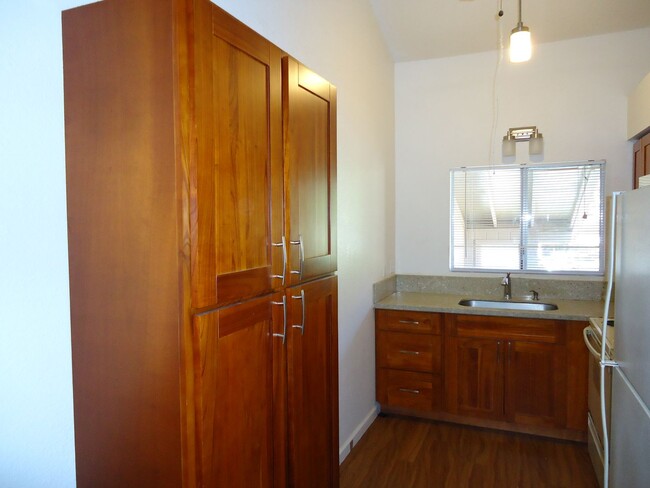 Building Photo - Newtown Meadows Clean 2 Bedroom, 2 Bath, w...