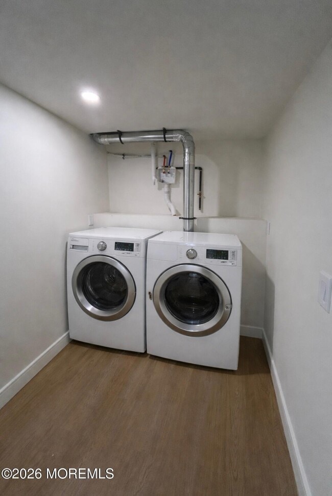 Building Photo - 20 Roslyn Dr